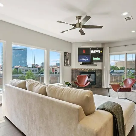 Enjoy Dt In A Newly Renovated Home Covered Patio